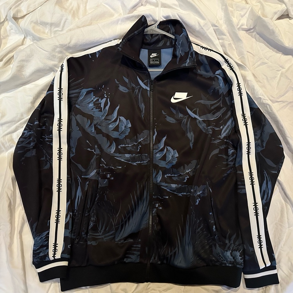 Nike Men's L Preowned Black and Blue Jacket